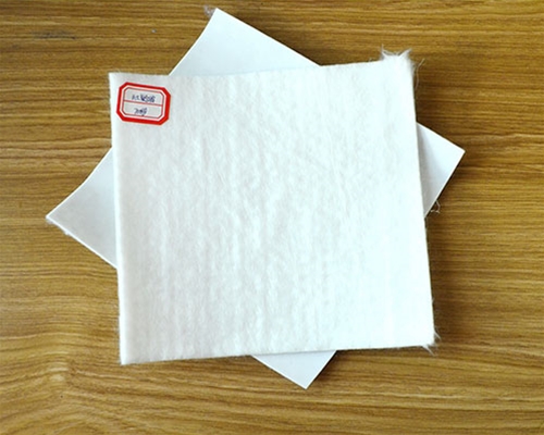 聚酯長(zhǎng)絲復(fù)合土工膜